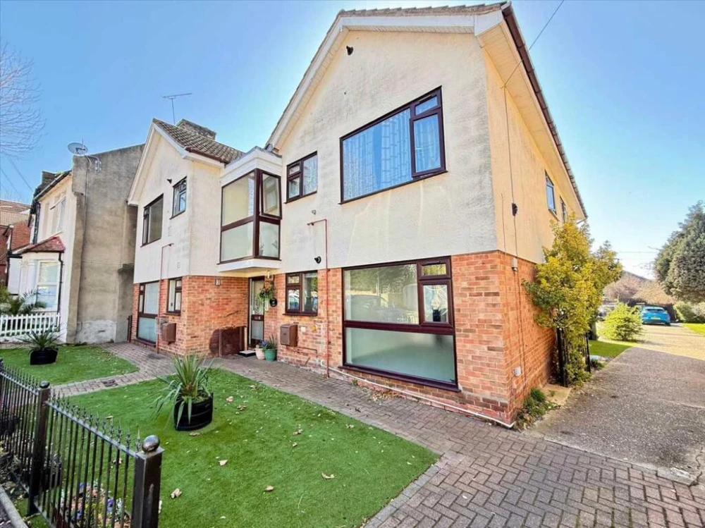 1 bed flat to rent, Westcliff On Sea | krispyhouse