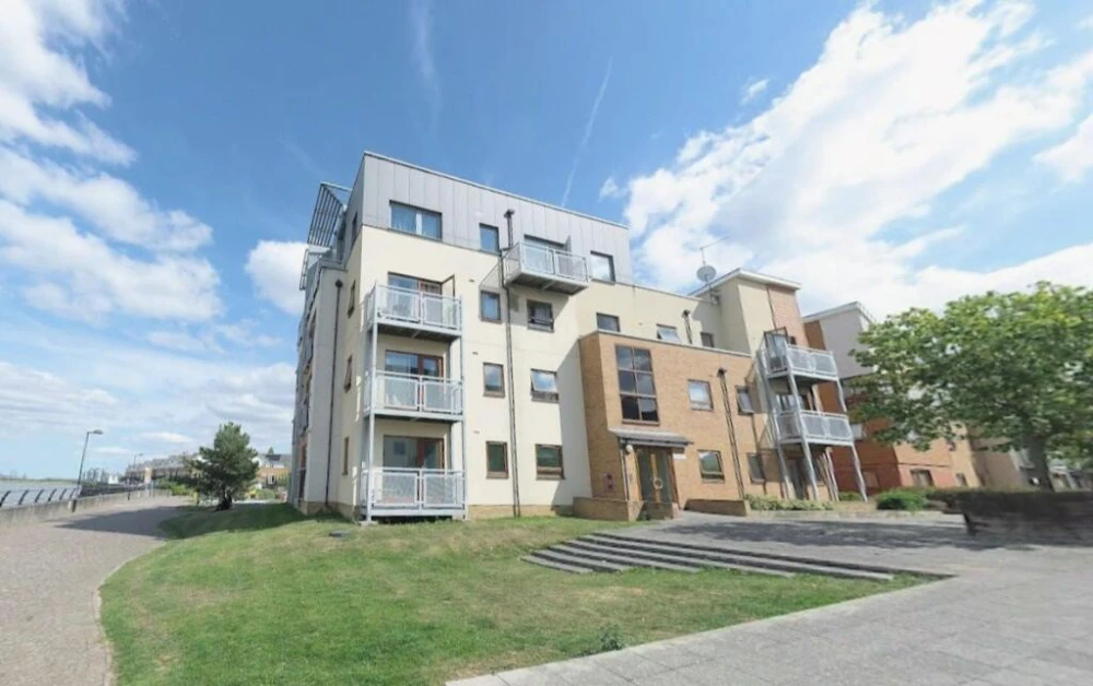 2 bed flat to rent, North Star Boulevard, Greenhithe, DA9 9UJ | krispyhouse